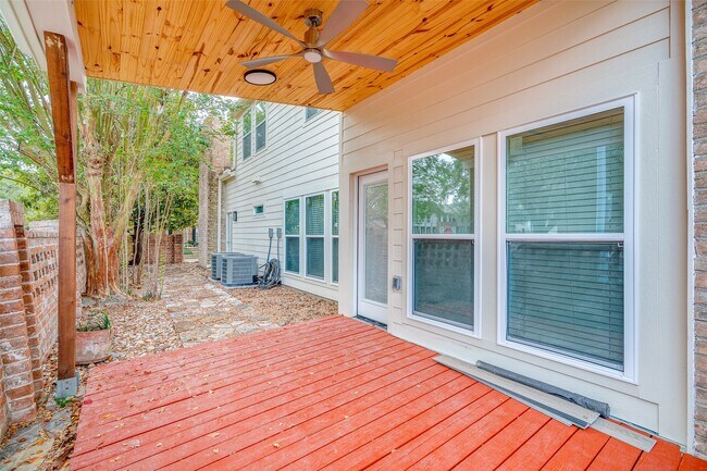 Building Photo - 1037 Town Pl St