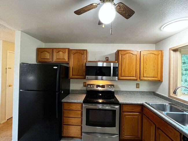 Building Photo - Excellent location at an affordable price!