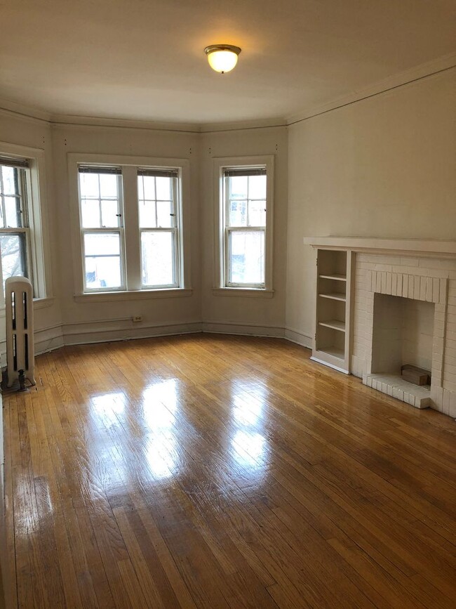 Building Photo - Spacious Lincoln Square