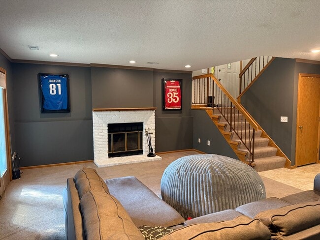 Building Photo - Two Bedroom Townhouse W/ Views Of Rice Lak...