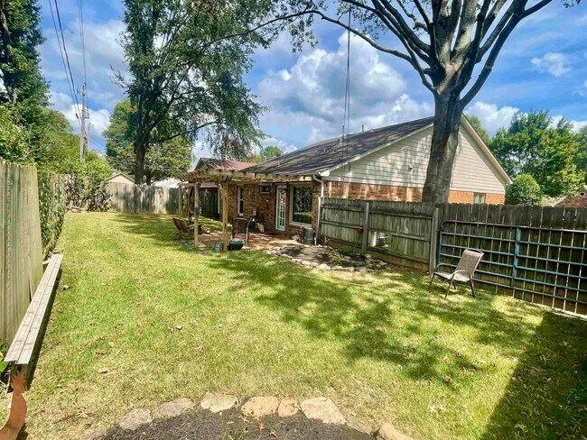 Building Photo - 383 Taylors Way