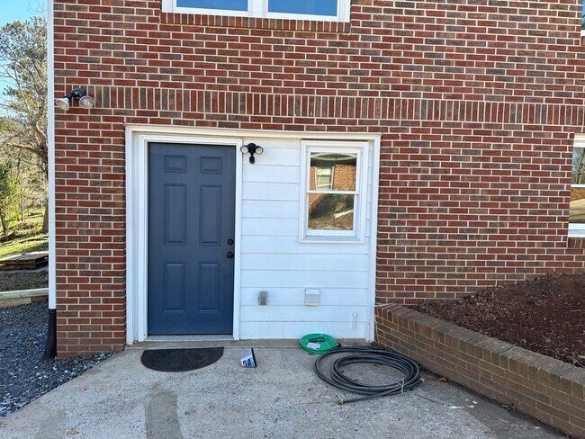 Building Photo - 165 Conrad Dr