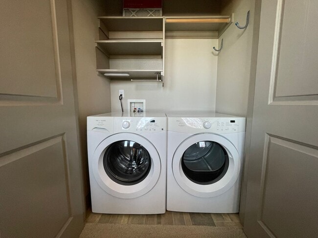 Building Photo - Incredible 2 Bed 1.5 Bath + Den  in N Portland near Peninsula Park! A/C and More!