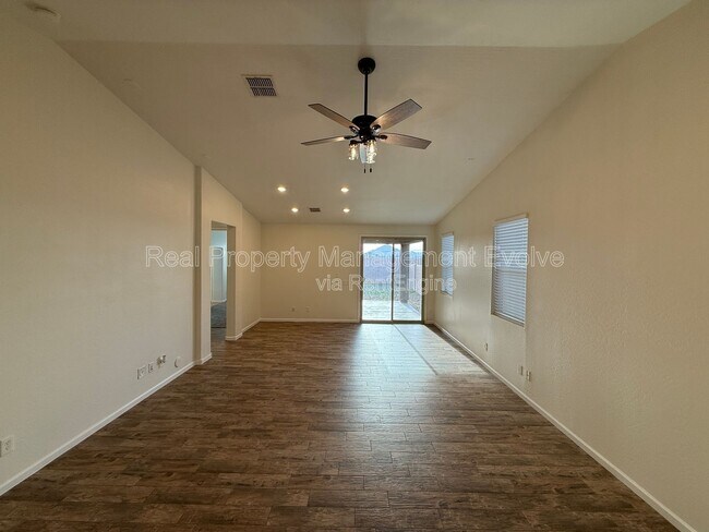 Building Photo - 36812 Yellowstone Dr