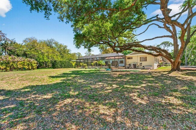 Building Photo - 2111 Paddock Cir