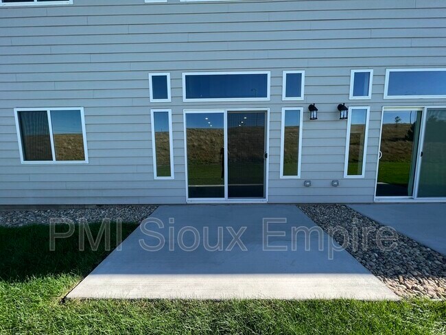 Building Photo - 6171 S Alki Pl