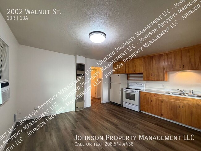 Building Photo - 2002 Walnut St