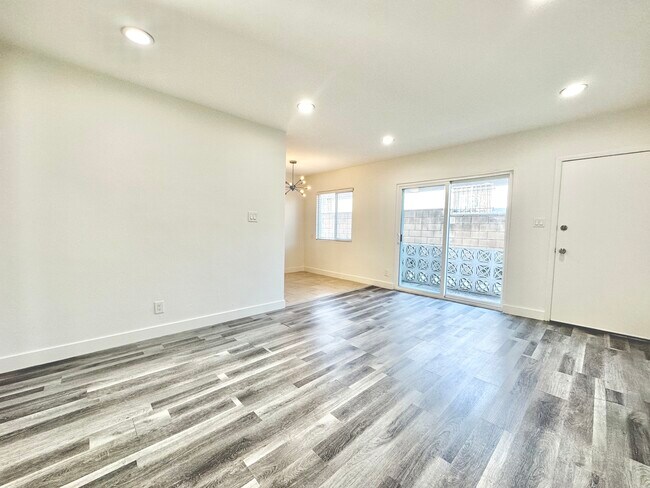 Building Photo - 1508 S Orange Dr