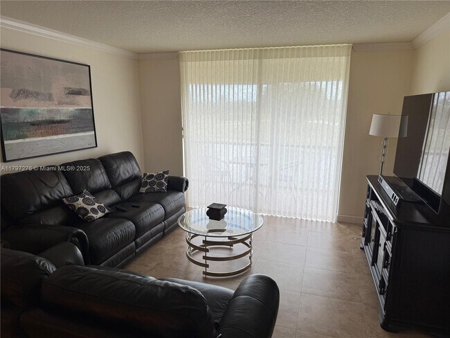 Building Photo - 9320 S Hollybrook Lake Dr