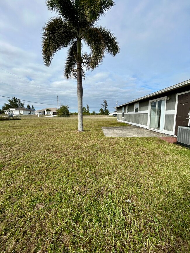 Building Photo - 3 bedroom 2 bath 1 car garage