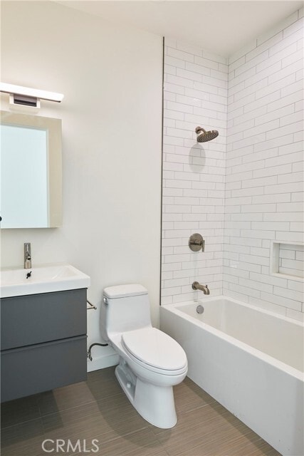 Building Photo - 929 E 68th St