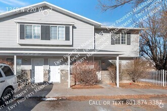 Building Photo - Cozy 2 Bed, 2 Bath Home with Stylish Floor...