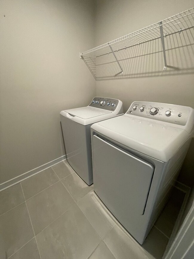 Building Photo - Brand  New!!!! 3 bedroom Townhome 2.5 Bath near Furman University !!!