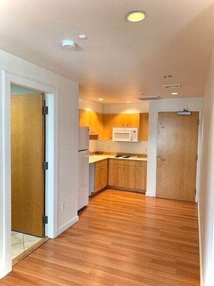 Building Photo - 170 Tremont St