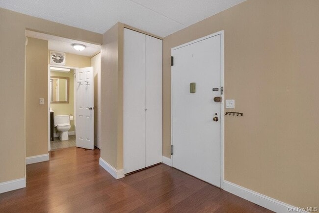 Building Photo - 128 Colonial Pkwy