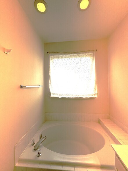 Building Photo - 420 Redland Blvd