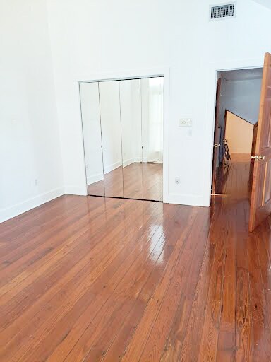 Building Photo - 7030 Magazine St