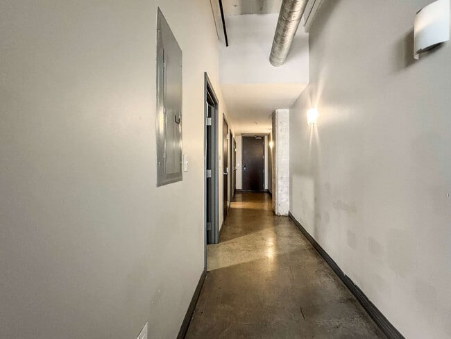 Building Photo - 555 Evergreen St