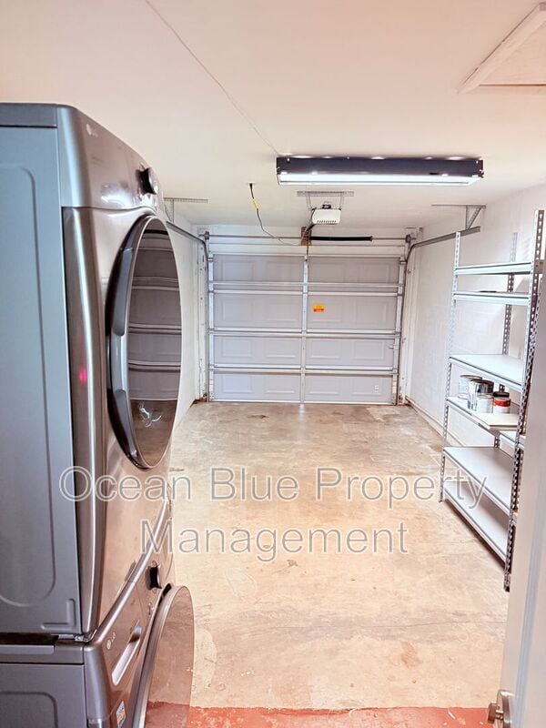 Building Photo - 329 Royal Palm Dr