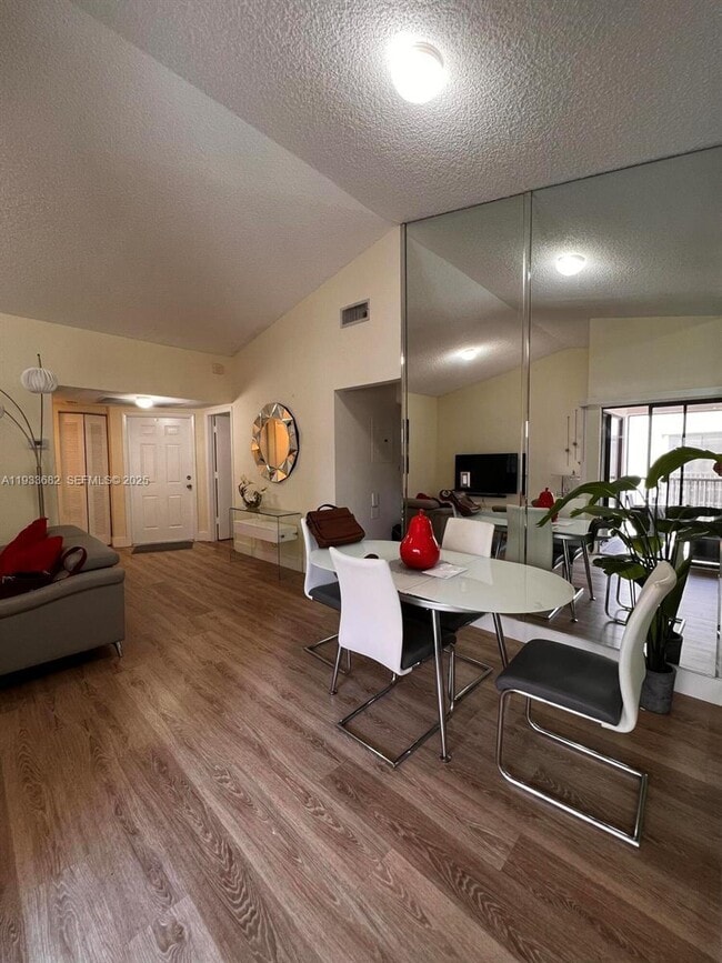 Building Photo - 1301 S Franklin Ave