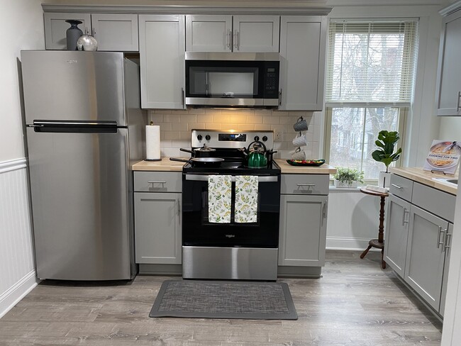 Building Photo - 52 Pomeroy Ave