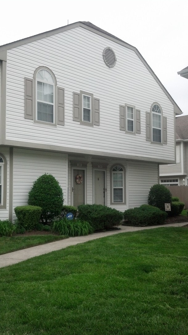 Primary Photo - Beautiful 2 Bedrooom Condo