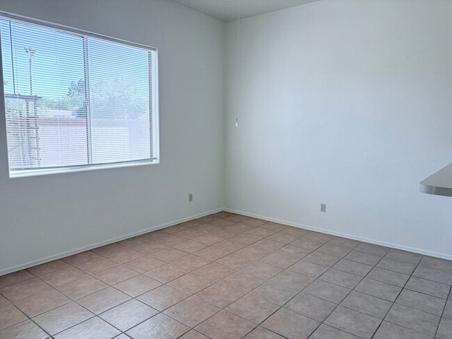 Building Photo - *AVAILABLE NOW* Gorgeous 3 bed/2 bath home in private gated Tanque Verde community!!!