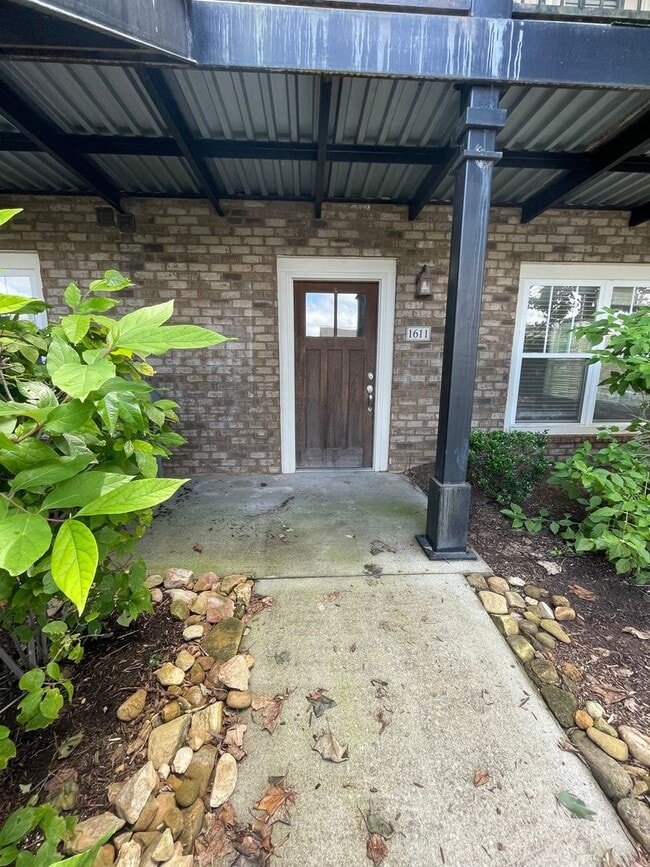 Building Photo - 16-1611 Summers