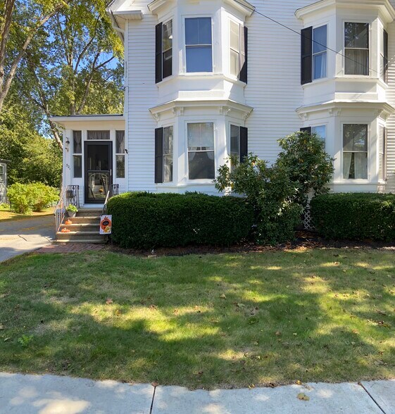 Building Photo - 30B Elm St