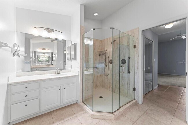 Building Photo - 25316 Crestwater Dr