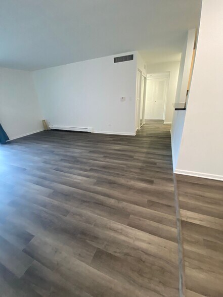 Building Photo - 1919 Prairie Sq