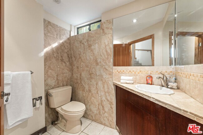 Building Photo - 3200 Oakley Dr