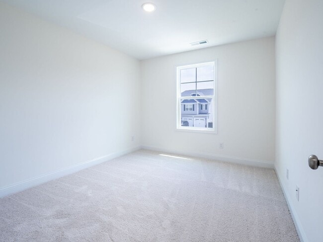 Building Photo - 909 Needlerush Rd