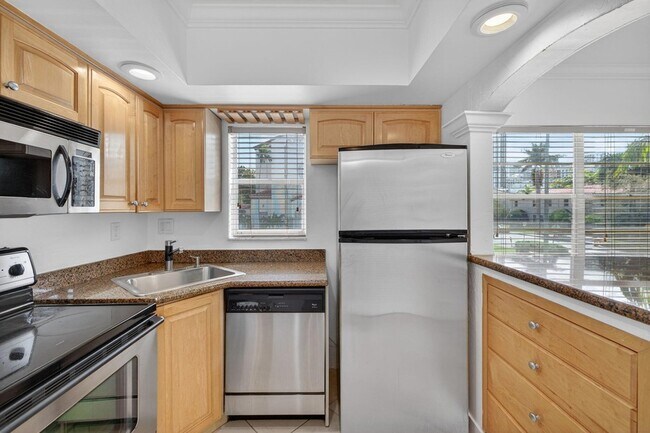 Building Photo - 901 NE 3rd St