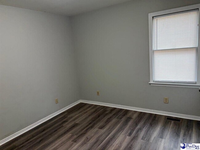 Building Photo - 3695 Claussen Rd