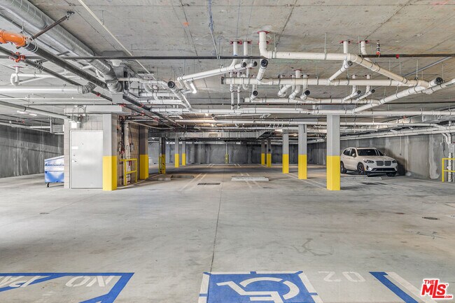 Building Photo - 10824 Blix St