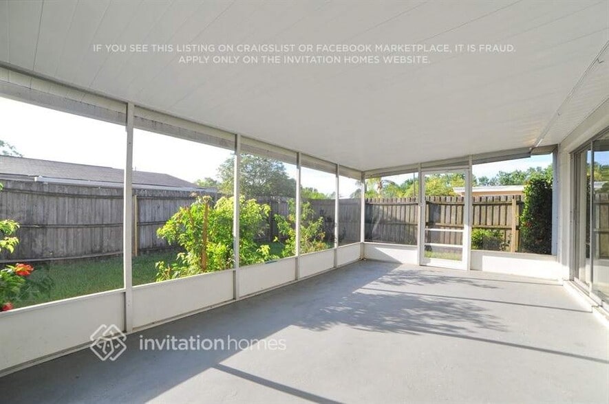 Building Photo - 3910 Glissade Dr