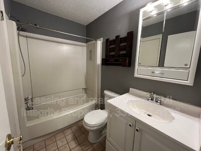 Building Photo - 107 Village Ln