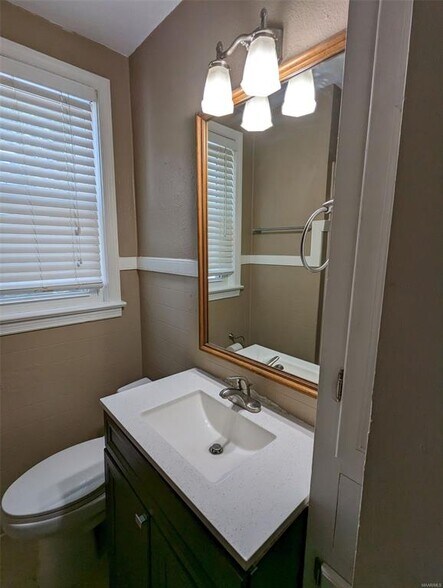 Building Photo - 101 Oak Forest Dr