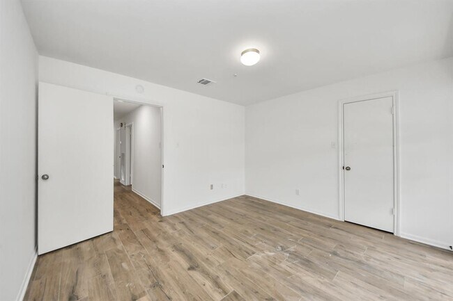 Building Photo - 8006 Oakington Dr