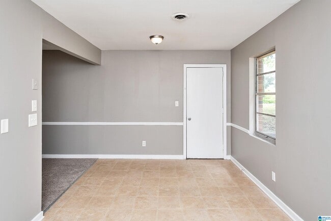 Building Photo - 4611 Oak Dr
