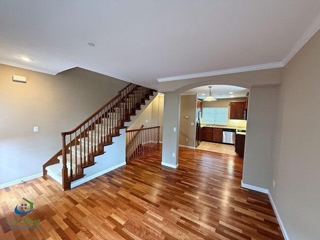 Building Photo - $3195 - Tri-level Town modern townhome in ...