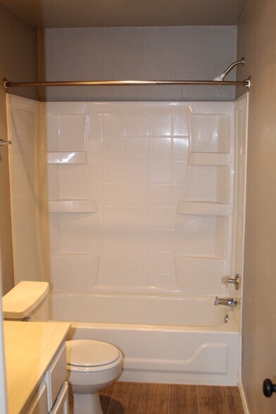 Building Photo - 505 SW 149th Pl