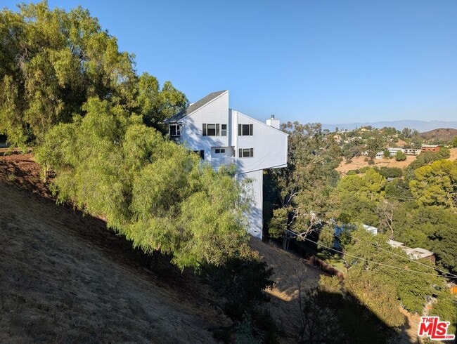 Building Photo - 21443 Iglesia Dr