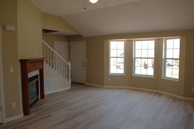 Building Photo - 1309-1311 Godas