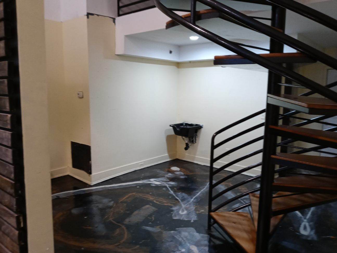 Building Photo - 407 N Charles St