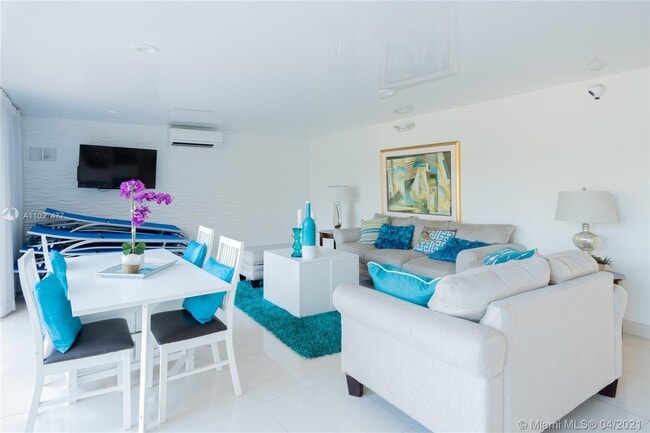 Building Photo - 220 Kings Point Dr