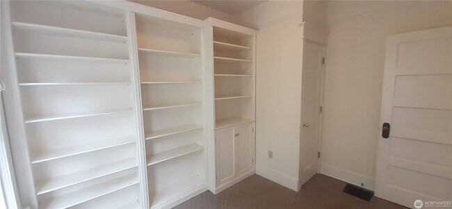 Building Photo - 4Bd/1.5Ba Seattle House