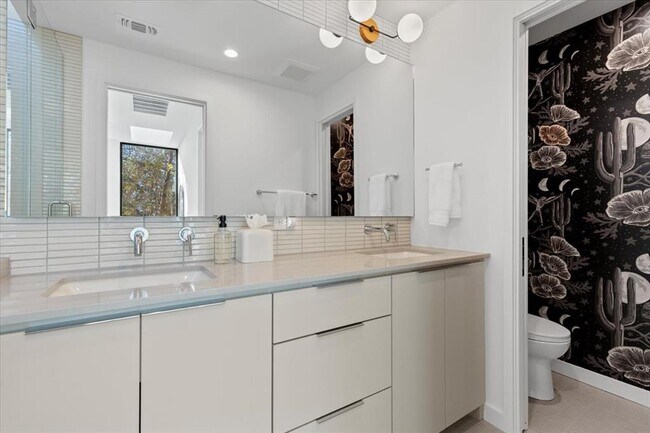 Building Photo - 1709 Willow St