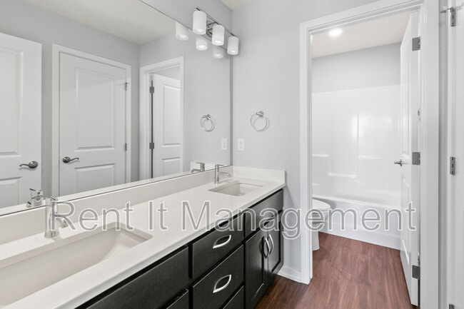 Building Photo - 18765 Larimore St